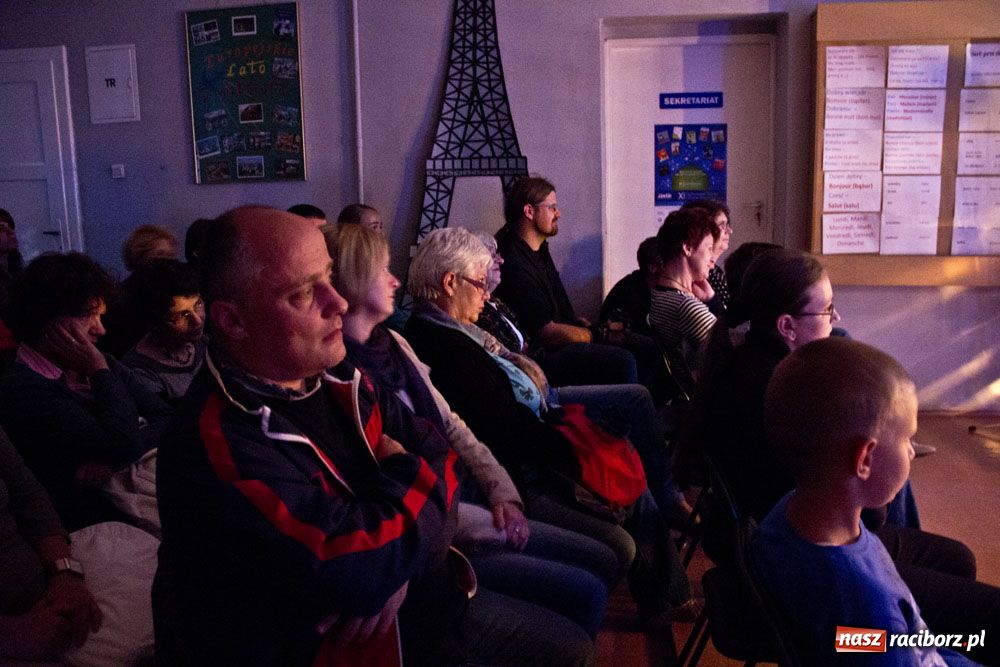 Zdjęcie w galerii na portalu naszraciborz.pl: Letni teatr - Żywoty świętych osiedlowych  wiadomości z regionu