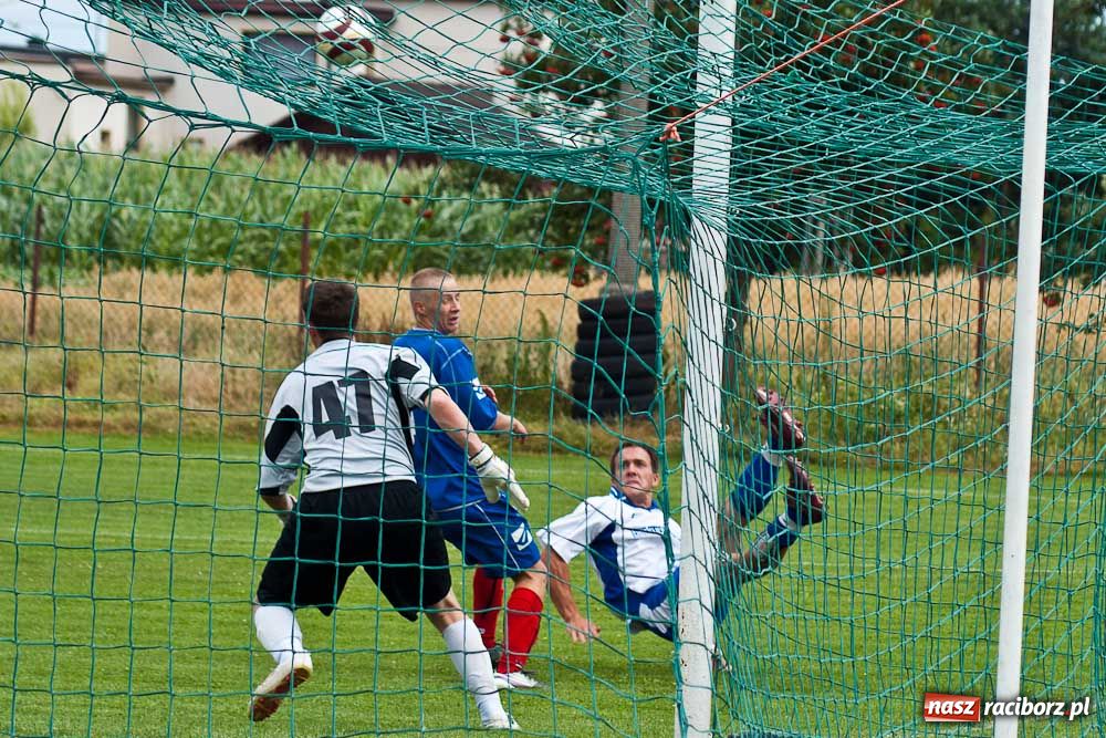 Zdjęcie w galerii na portalu naszraciborz.pl: Krzyżanowice zremisowały w III-ligowcem wiadomości z regionu