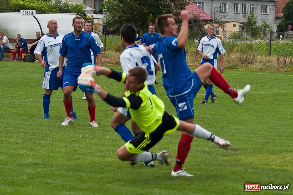 Zdjęcie w galerii na portalu naszraciborz.pl: Krzyżanowice zremisowały w III-ligowcem wiadomości z regionu