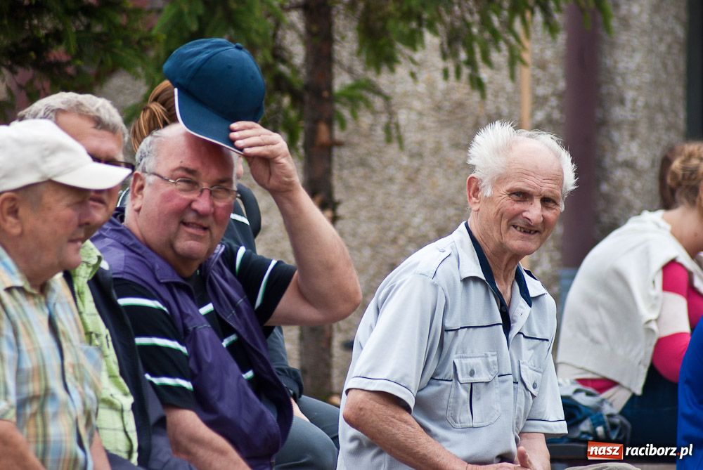 Zdjęcie w galerii na portalu naszraciborz.pl: Oldboje Chałupek z Pucharem Wójta wiadomości z regionu