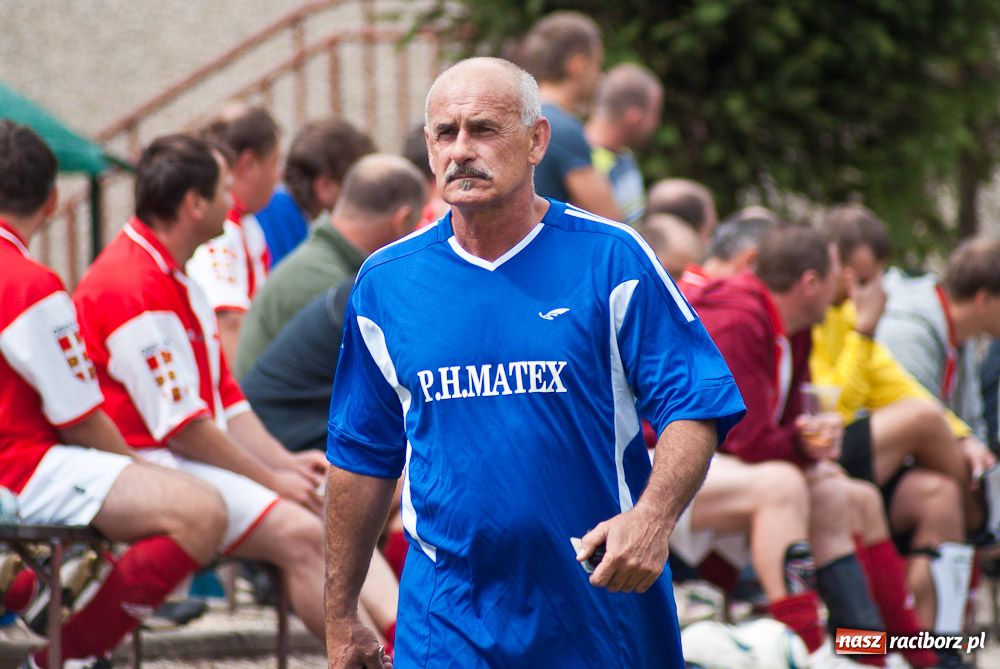 Zdjęcie w galerii na portalu naszraciborz.pl: Oldboje Chałupek z Pucharem Wójta wiadomości z regionu