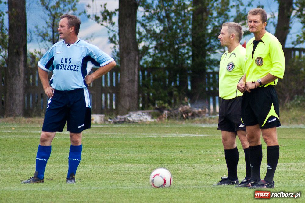Zdjęcie w galerii na portalu naszraciborz.pl: Oldboje Chałupek z Pucharem Wójta wiadomości z regionu
