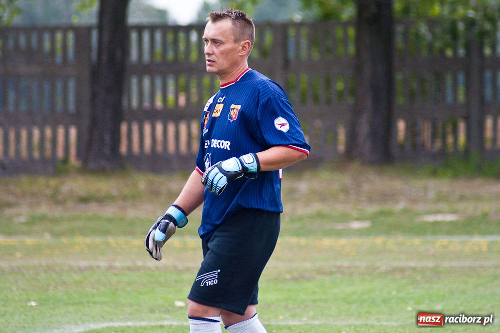 Zdjęcie w galerii na portalu naszraciborz.pl: Oldboje Chałupek z Pucharem Wójta wiadomości z regionu