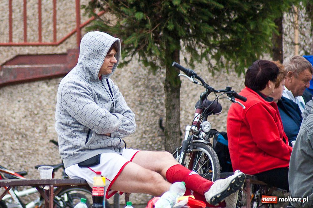 Zdjęcie w galerii na portalu naszraciborz.pl: Oldboje Chałupek z Pucharem Wójta wiadomości z regionu