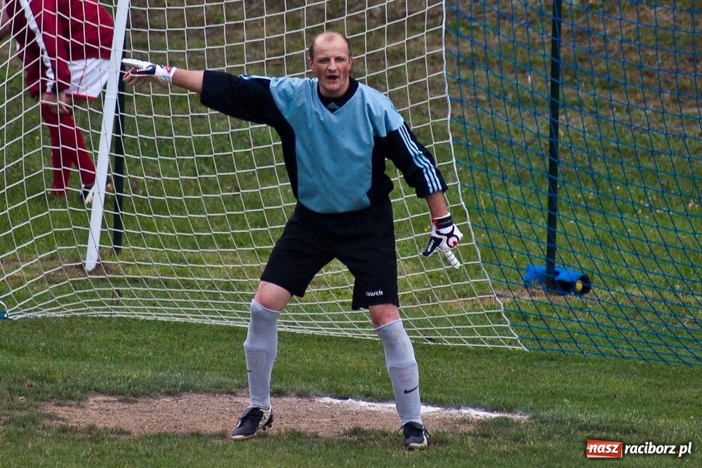 Zdjęcie w galerii na portalu naszraciborz.pl: Oldboje Chałupek z Pucharem Wójta wiadomości z regionu