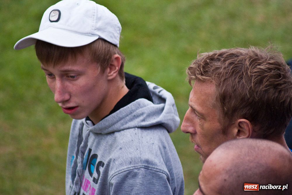 Zdjęcie w galerii na portalu naszraciborz.pl: Oldboje Chałupek z Pucharem Wójta wiadomości z regionu