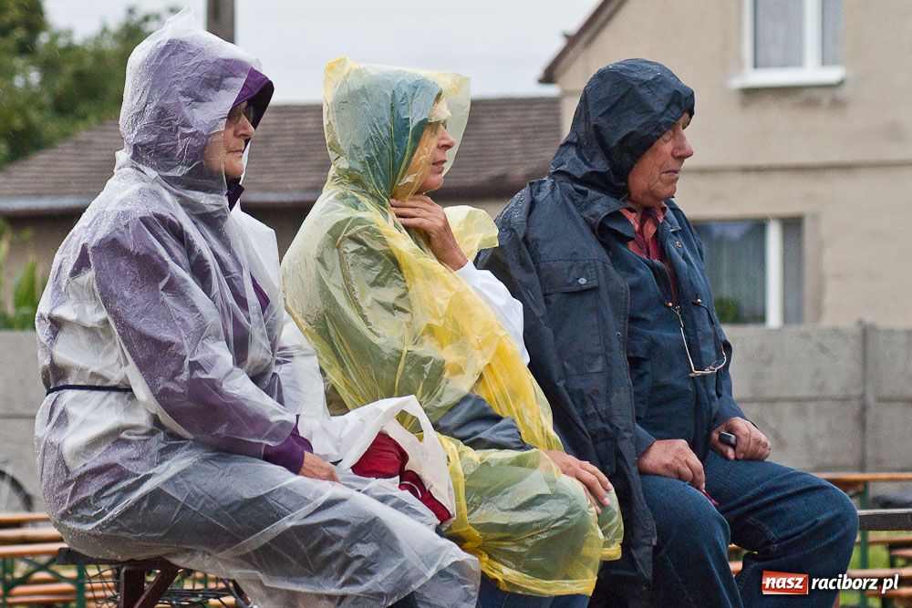 Zdjęcie w galerii na portalu naszraciborz.pl: Oldboje Chałupek z Pucharem Wójta wiadomości z regionu
