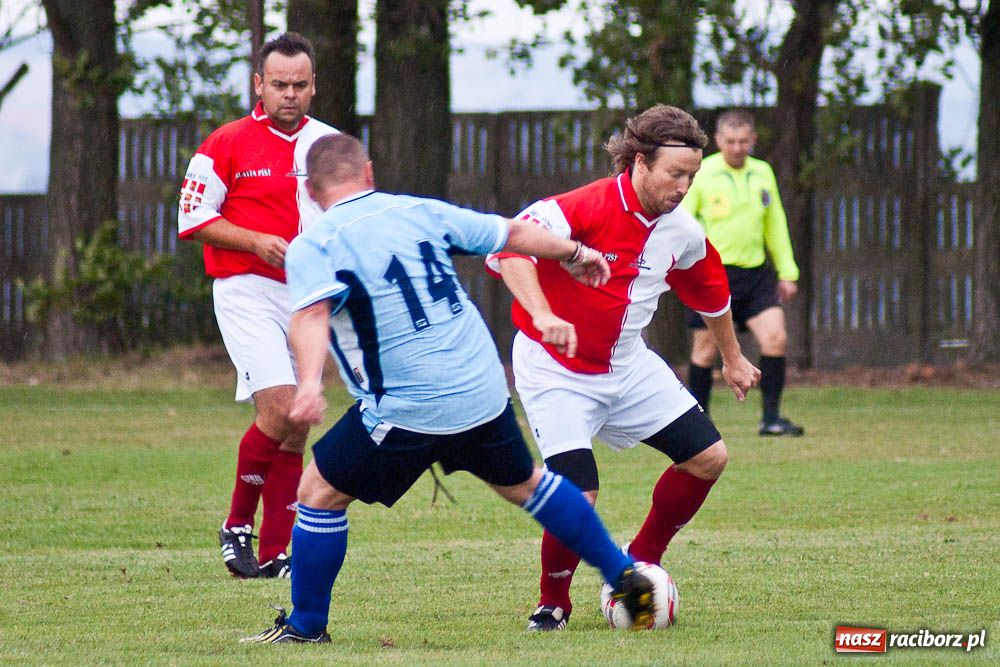 Zdjęcie w galerii na portalu naszraciborz.pl: Oldboje Chałupek z Pucharem Wójta wiadomości z regionu