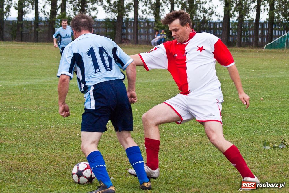 Zdjęcie w galerii na portalu naszraciborz.pl: Oldboje Chałupek z Pucharem Wójta wiadomości z regionu