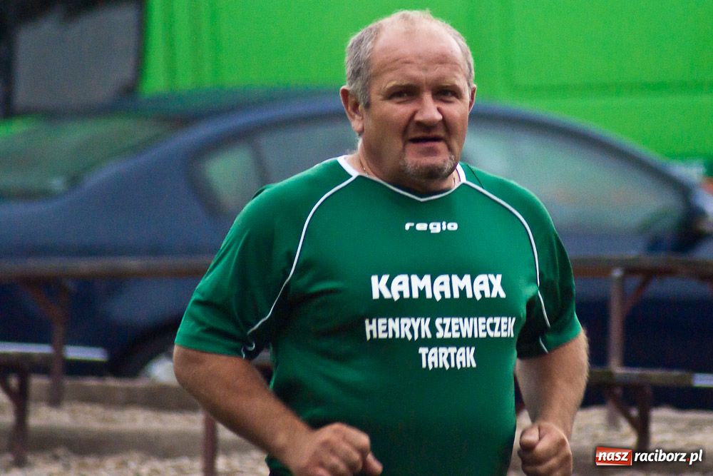 Zdjęcie w galerii na portalu naszraciborz.pl: Oldboje Chałupek z Pucharem Wójta wiadomości z regionu