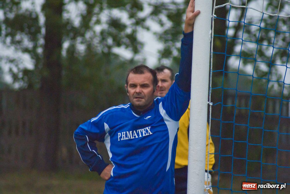 Zdjęcie w galerii na portalu naszraciborz.pl: Oldboje Chałupek z Pucharem Wójta wiadomości z regionu