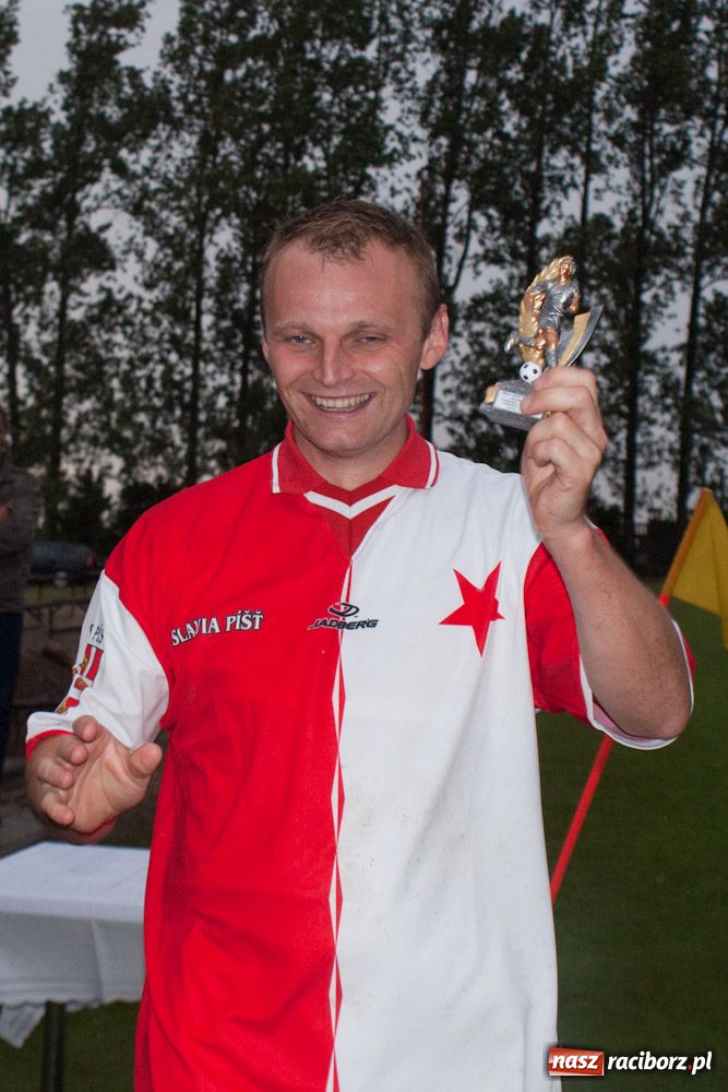 Zdjęcie w galerii na portalu naszraciborz.pl: Oldboje Chałupek z Pucharem Wójta wiadomości z regionu
