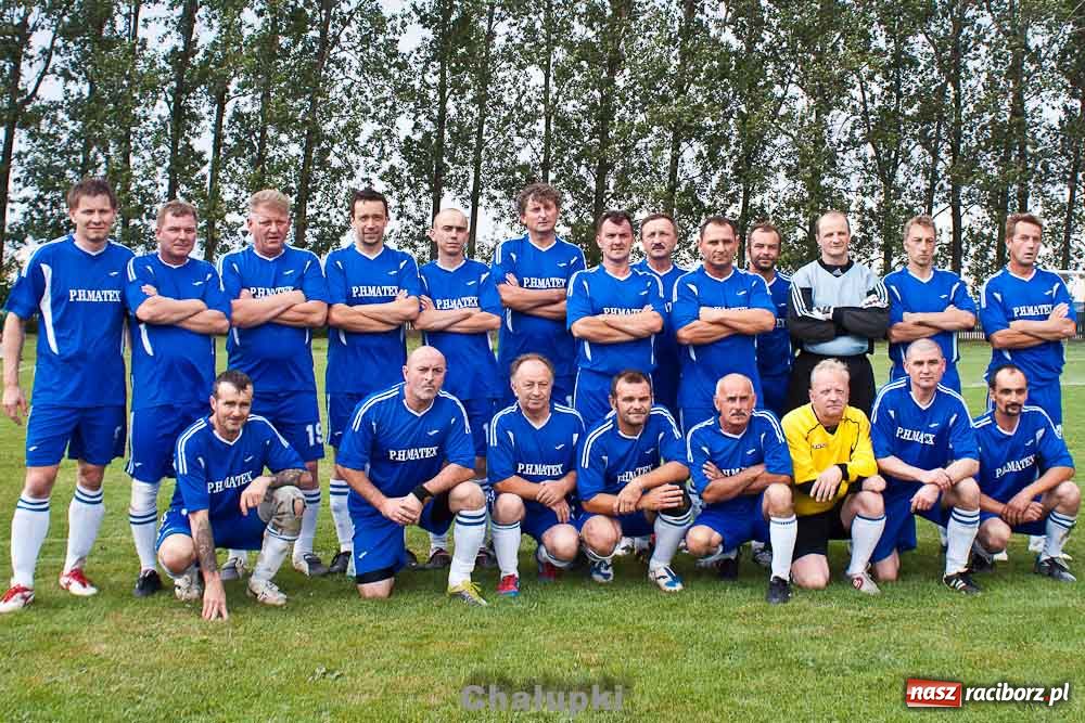 Zdjęcie w galerii na portalu naszraciborz.pl: Oldboje Chałupek z Pucharem Wójta wiadomości z regionu
