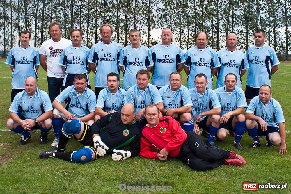 Zdjęcie w galerii na portalu naszraciborz.pl: Oldboje Chałupek z Pucharem Wójta wiadomości z regionu
