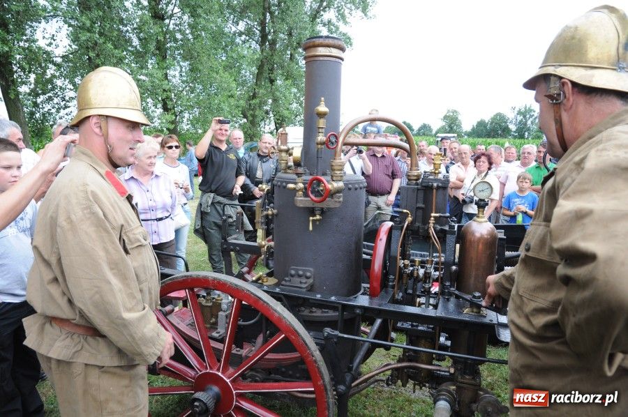 Zdjęcie w galerii na portalu naszraciborz.pl: Para buch, sikawka parowa w ruch wiadomości z regionu