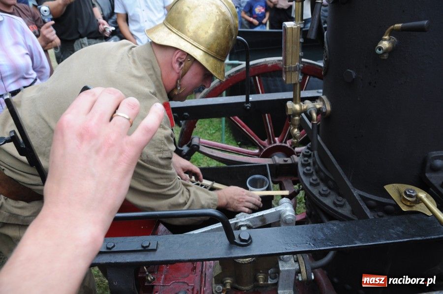 Zdjęcie w galerii na portalu naszraciborz.pl: Para buch, sikawka parowa w ruch wiadomości z regionu
