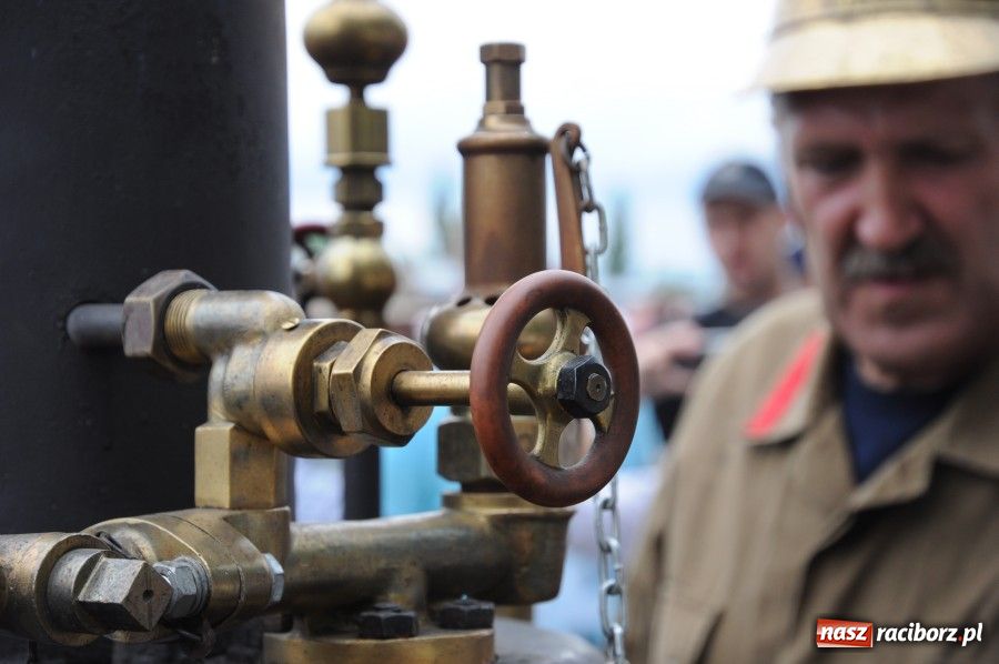 Zdjęcie w galerii na portalu naszraciborz.pl: Para buch, sikawka parowa w ruch wiadomości z regionu