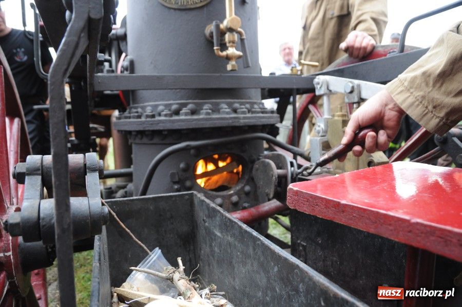 Zdjęcie w galerii na portalu naszraciborz.pl: Para buch, sikawka parowa w ruch wiadomości z regionu