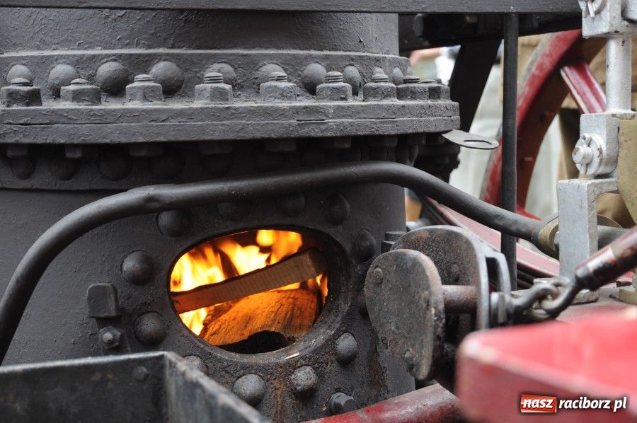 Zdjęcie w galerii na portalu naszraciborz.pl: Para buch, sikawka parowa w ruch wiadomości z regionu