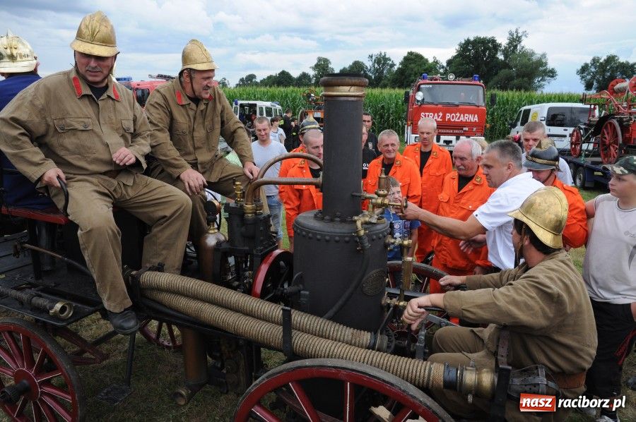 Zdjęcie w galerii na portalu naszraciborz.pl: Para buch, sikawka parowa w ruch wiadomości z regionu