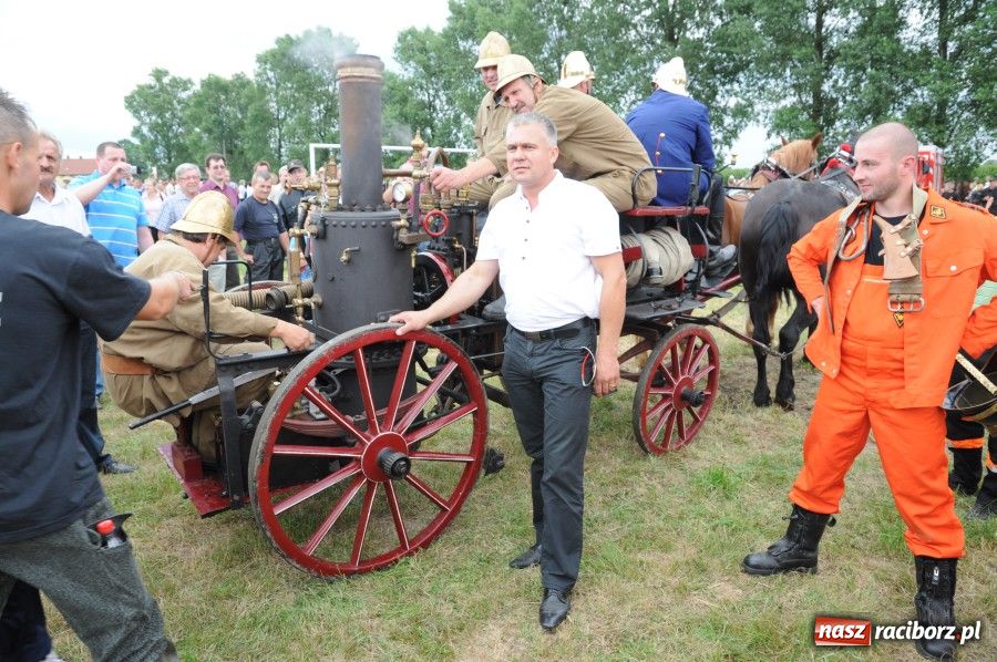 Zdjęcie w galerii na portalu naszraciborz.pl: Para buch, sikawka parowa w ruch wiadomości z regionu