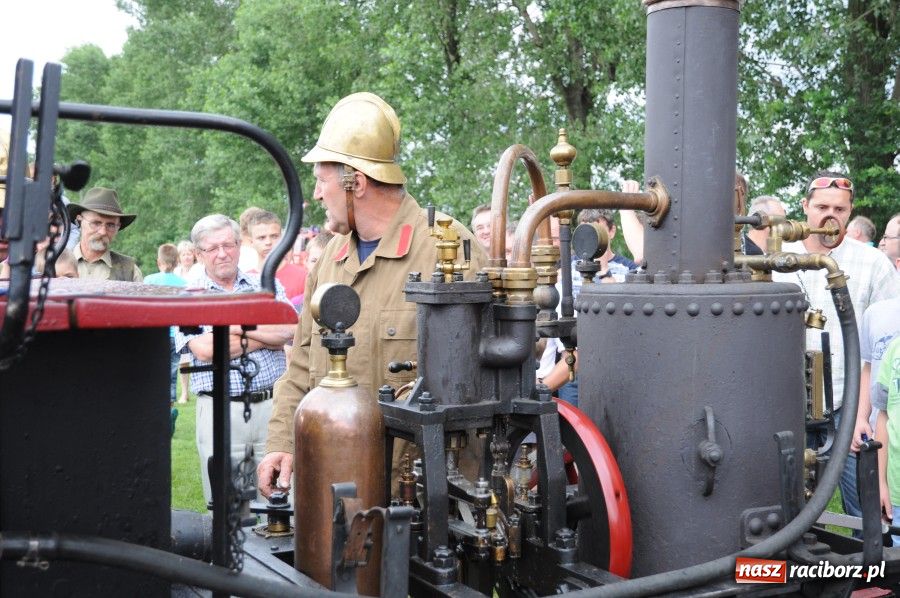 Zdjęcie w galerii na portalu naszraciborz.pl: Para buch, sikawka parowa w ruch wiadomości z regionu