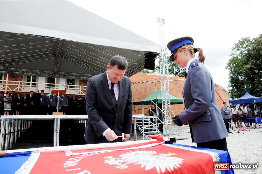 Zdjęcie w galerii na portalu naszraciborz.pl: Raciborska policja z nowym sztandarem wiadomości z regionu