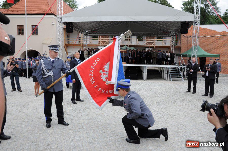 Zdjęcie w galerii na portalu naszraciborz.pl: Raciborska policja z nowym sztandarem wiadomości z regionu