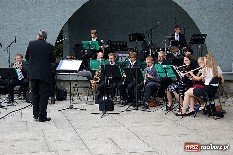 Zdjęcie w galerii na portalu naszraciborz.pl: Jazzowe popołudnie w muszli wiadomości z regionu