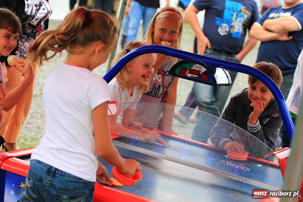 Zdjęcie w galerii na portalu naszraciborz.pl: Dni Rudyszwałdu z zespołem Kamraty wiadomości z regionu