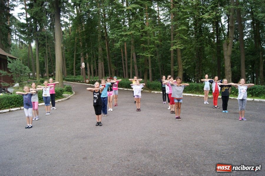 Zdjęcie w galerii na portalu naszraciborz.pl: Mażoretki na warsztatach Bumerang 2012 wiadomości z regionu