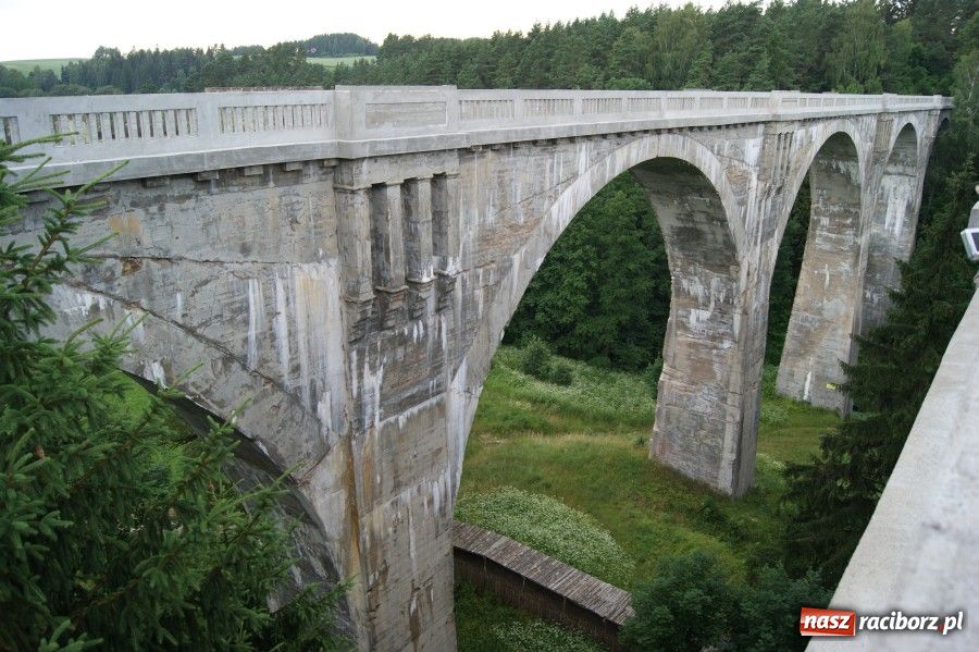 Zdjęcie w galerii na portalu naszraciborz.pl: Mażoretki na warsztatach Bumerang 2012 wiadomości z regionu