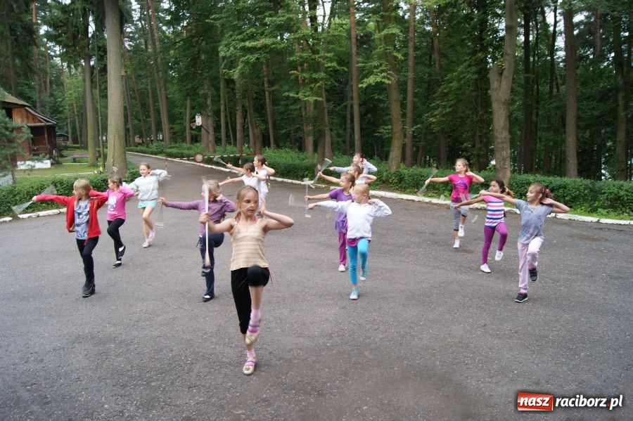 Zdjęcie w galerii na portalu naszraciborz.pl: Mażoretki na warsztatach Bumerang 2012 wiadomości z regionu