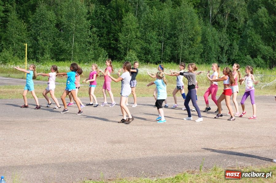 Zdjęcie w galerii na portalu naszraciborz.pl: Mażoretki na warsztatach Bumerang 2012 wiadomości z regionu