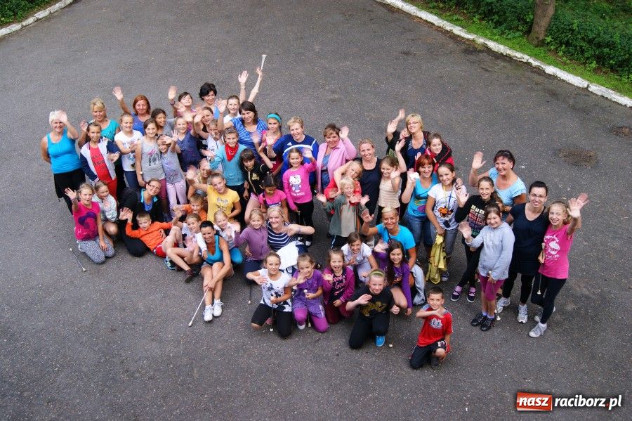 Zdjęcie w galerii na portalu naszraciborz.pl: Mażoretki na warsztatach Bumerang 2012 wiadomości z regionu