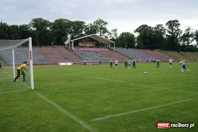 Zdjęcie w galerii na portalu naszraciborz.pl: 10:0 na stadionie przy Zamkowej wiadomości z regionu