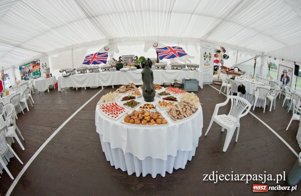 Zdjęcie w galerii na portalu naszraciborz.pl: Przyrządzili dania na cześć królowej wiadomości z regionu