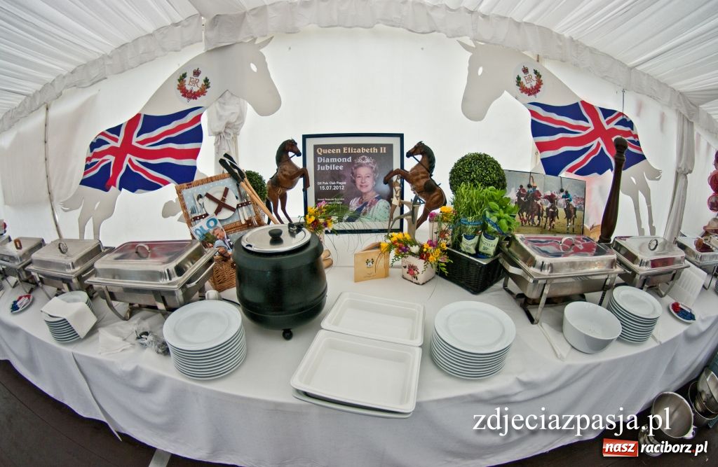 Zdjęcie w galerii na portalu naszraciborz.pl: Przyrządzili dania na cześć królowej wiadomości z regionu