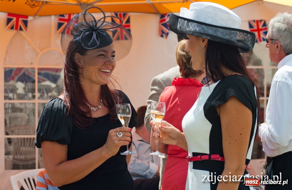 Zdjęcie w galerii na portalu naszraciborz.pl: Przyrządzili dania na cześć królowej wiadomości z regionu