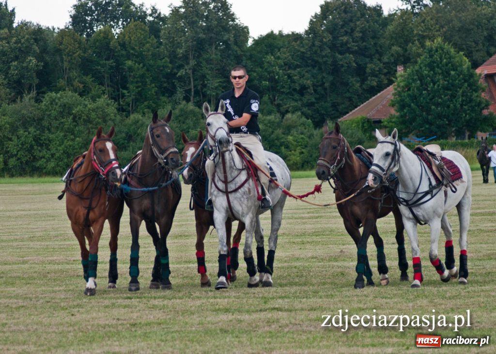 Zdjęcie w galerii na portalu naszraciborz.pl: Przyrządzili dania na cześć królowej wiadomości z regionu