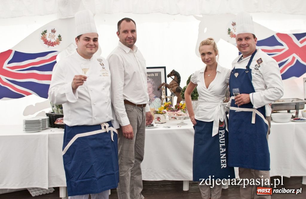 Zdjęcie w galerii na portalu naszraciborz.pl: Przyrządzili dania na cześć królowej wiadomości z regionu