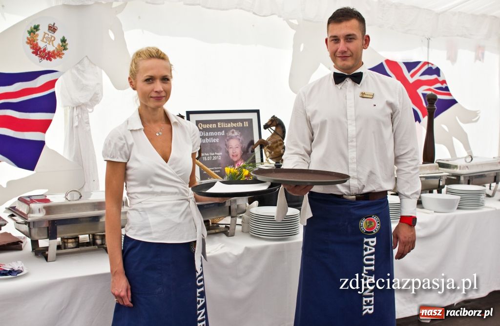 Zdjęcie w galerii na portalu naszraciborz.pl: Przyrządzili dania na cześć królowej wiadomości z regionu