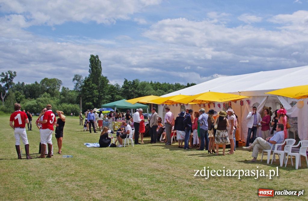 Zdjęcie w galerii na portalu naszraciborz.pl: Przyrządzili dania na cześć królowej wiadomości z regionu