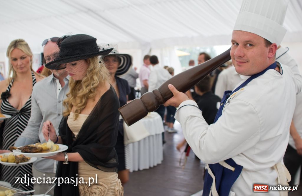 Zdjęcie w galerii na portalu naszraciborz.pl: Przyrządzili dania na cześć królowej wiadomości z regionu