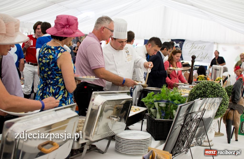Zdjęcie w galerii na portalu naszraciborz.pl: Przyrządzili dania na cześć królowej wiadomości z regionu