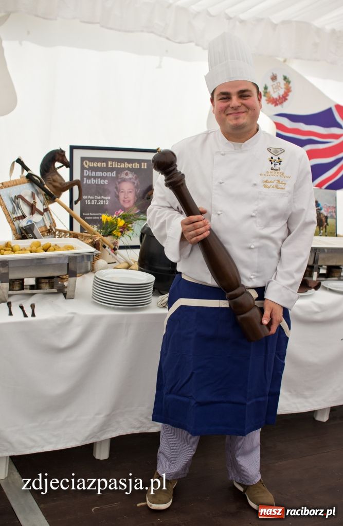 Zdjęcie w galerii na portalu naszraciborz.pl: Przyrządzili dania na cześć królowej wiadomości z regionu
