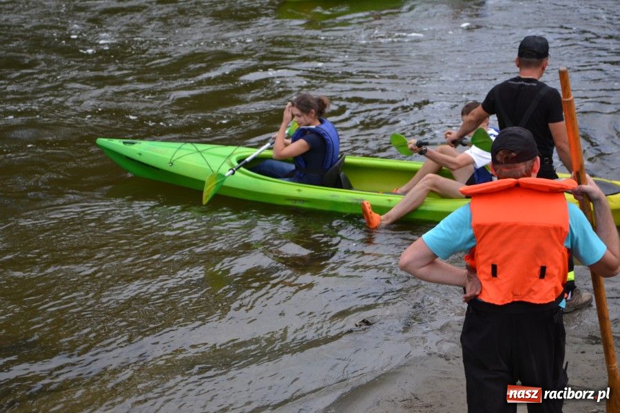 Zdjęcie w galerii na portalu naszraciborz.pl: Kajakami pomiędzy zamkami wiadomości z regionu