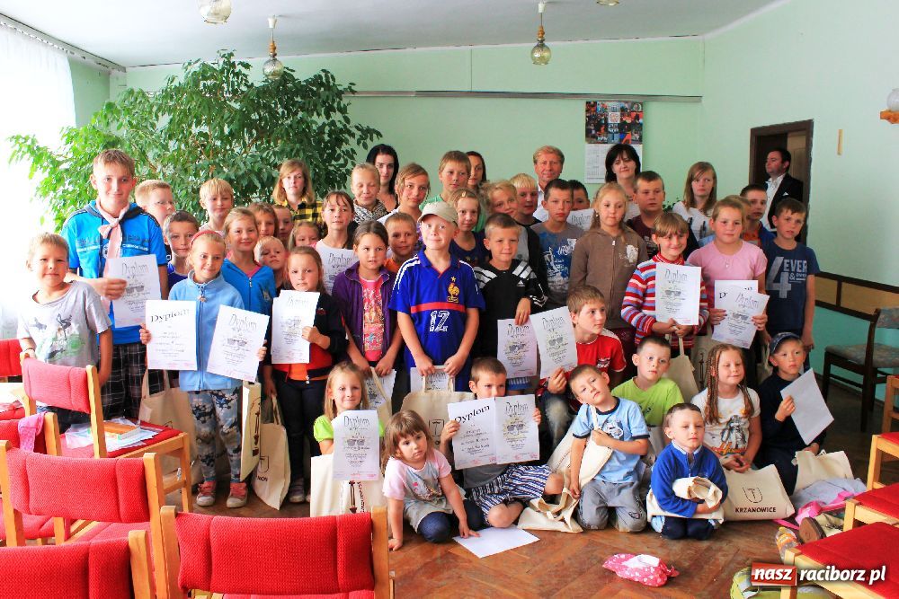 Zdjęcie w galerii na portalu naszraciborz.pl: Iluzjonista na zakończenie akcji wiadomości z regionu