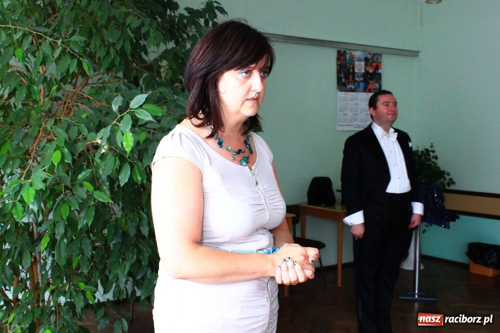 Zdjęcie w galerii na portalu naszraciborz.pl: Iluzjonista na zakończenie akcji wiadomości z regionu