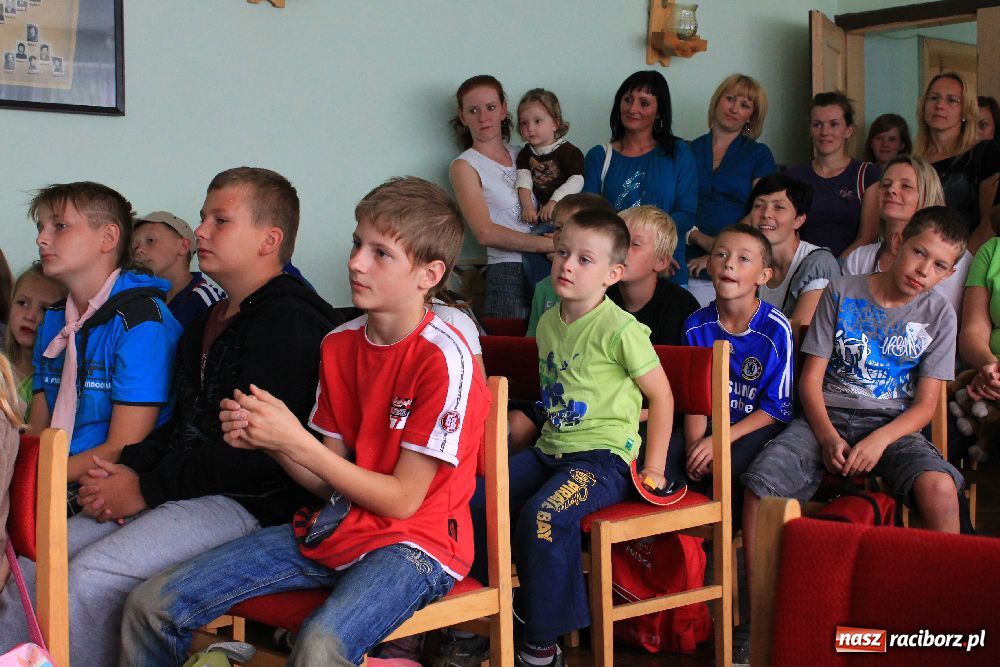 Zdjęcie w galerii na portalu naszraciborz.pl: Iluzjonista na zakończenie akcji wiadomości z regionu